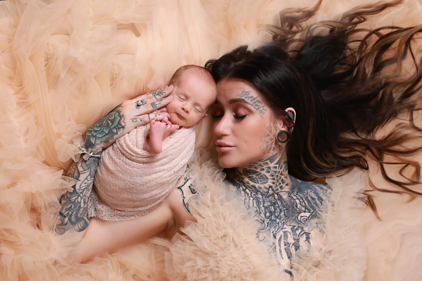 Newborn and maternity photography by Jade Milner